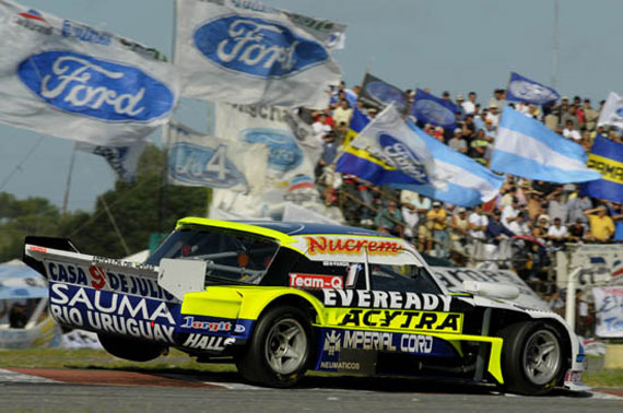Emanuel Moriatis gano la Primera Carrera del TC