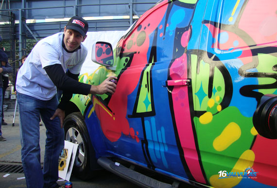 Nissan y Martin Palermo