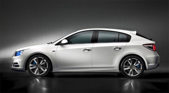 Cruze-Hatchback-003