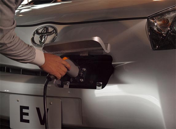Toyota-EV-2012-c2