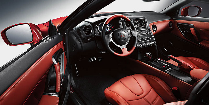 interior-nissan-gt-r