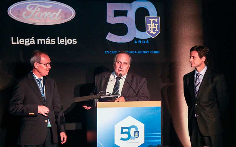 Enrique Alemañy - Presidente Ford Grupo Sur, Eduardo Fernández -Subsecretario de empleo y producción y Sebastián Trotta - Gerente de comunicaciones de Ford Argentina