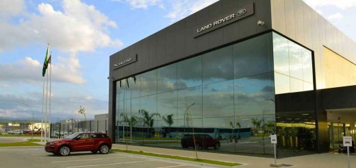 Jaguar Land Rover inauguró una fábrica en Brasil