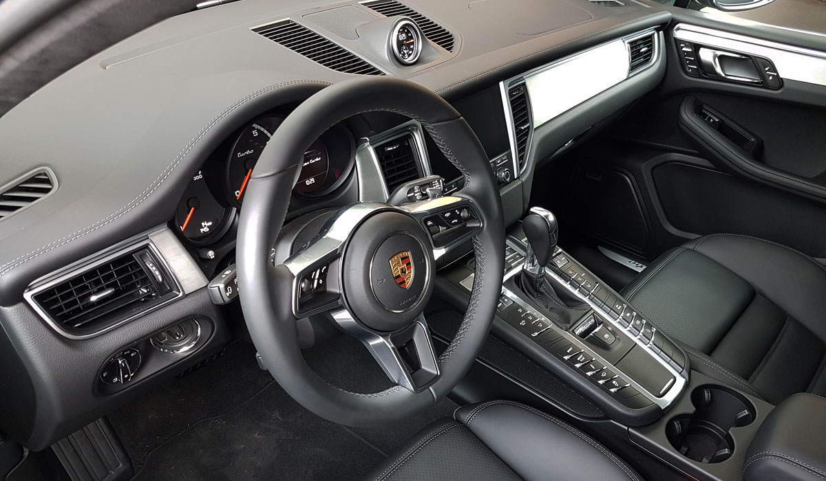 interior Porsche Macan 2.0