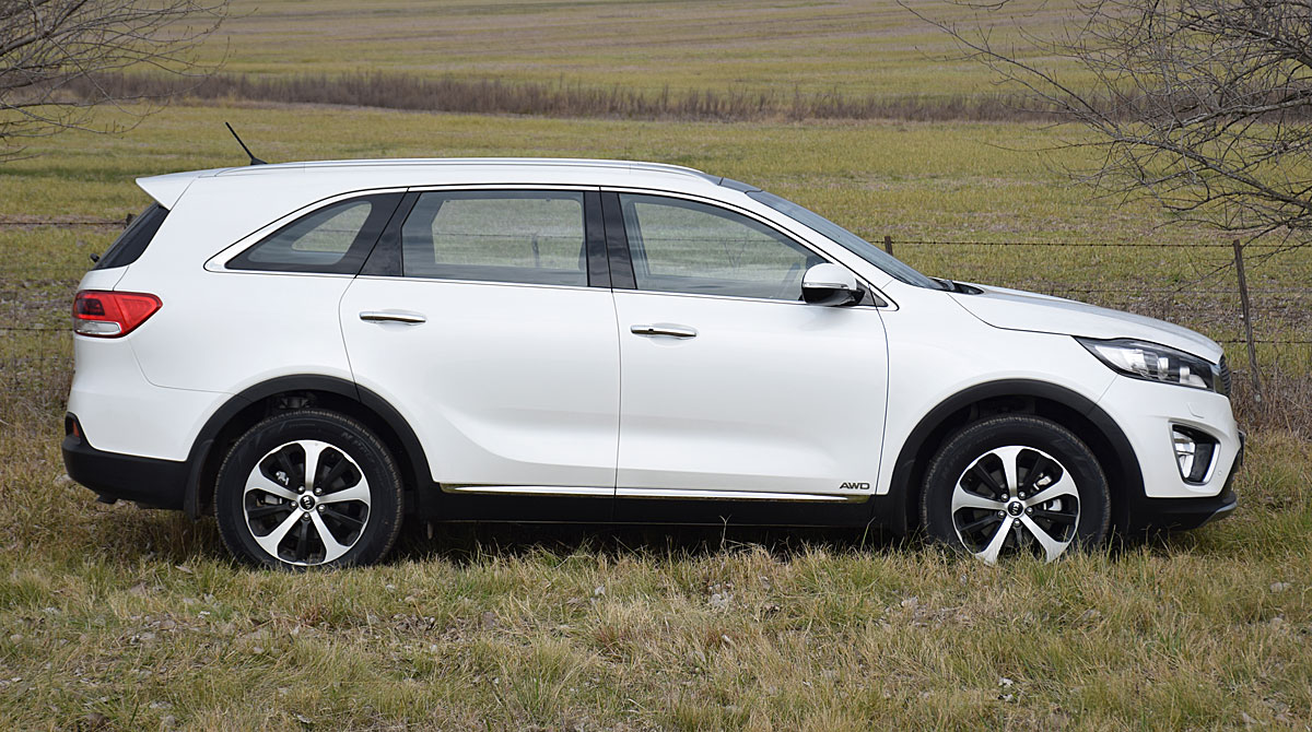 kia-sorento-lateral