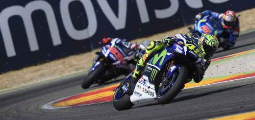 Lorenzo y Rossi en el podio con las Yamaha