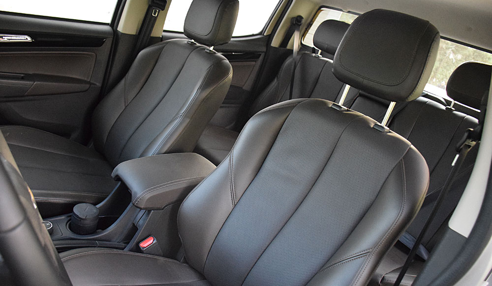 interior-s10