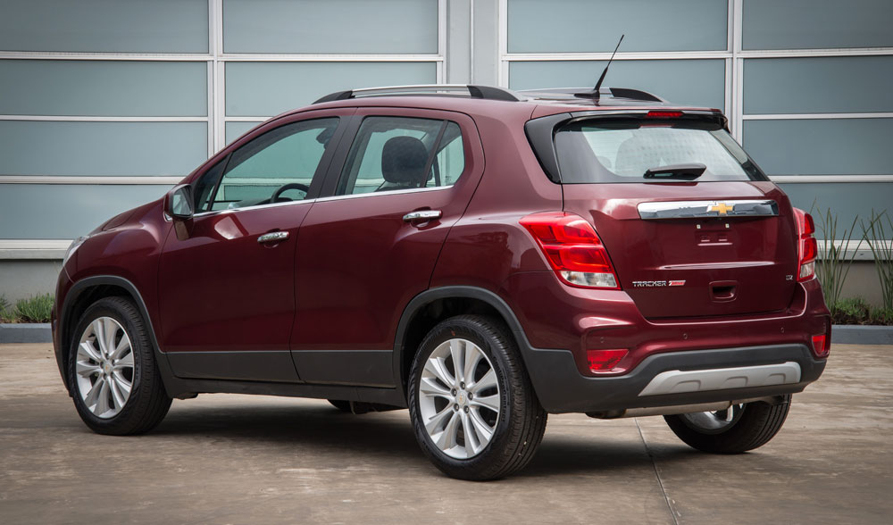 Chevrolet Tracker atras