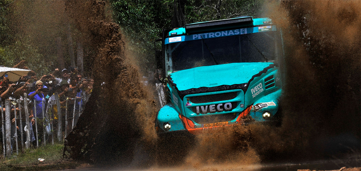 Dakar IVECO de Gerard de Rooy y el Coyote Villagra