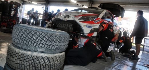 reparaciones que le realizan al Toyota Yaris WRC de Latvala en tiempo record