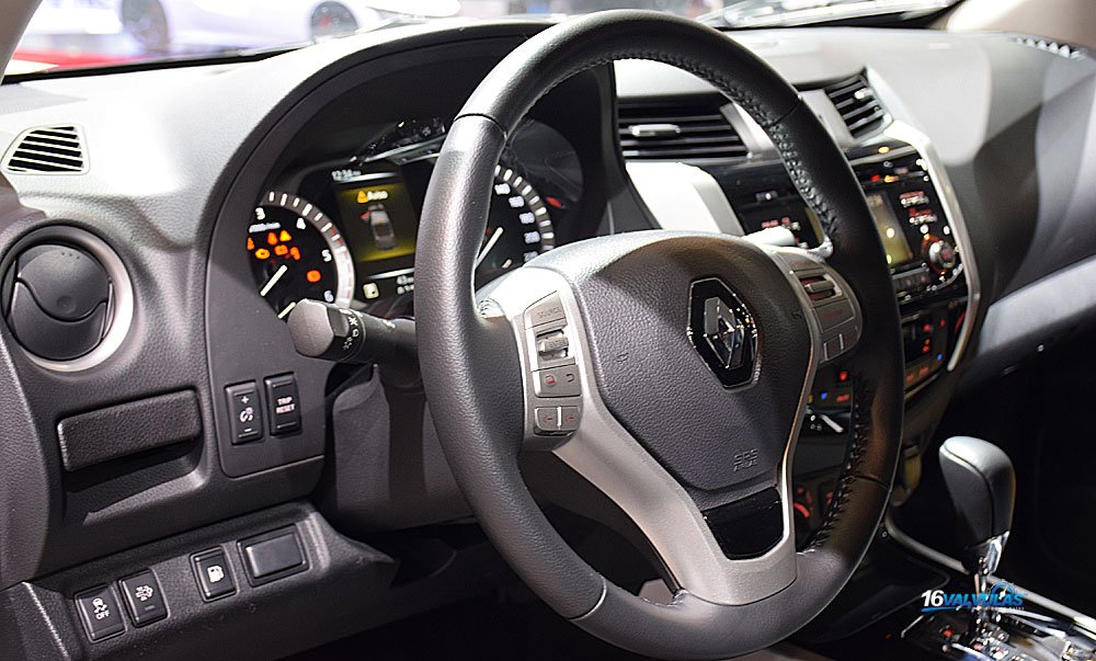 interior renault alaskan