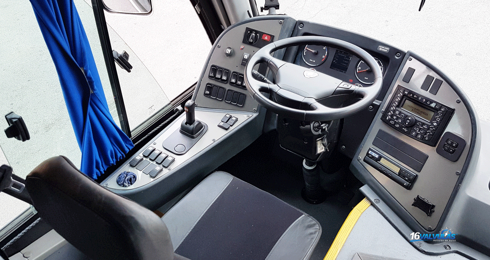 bus biarticulado