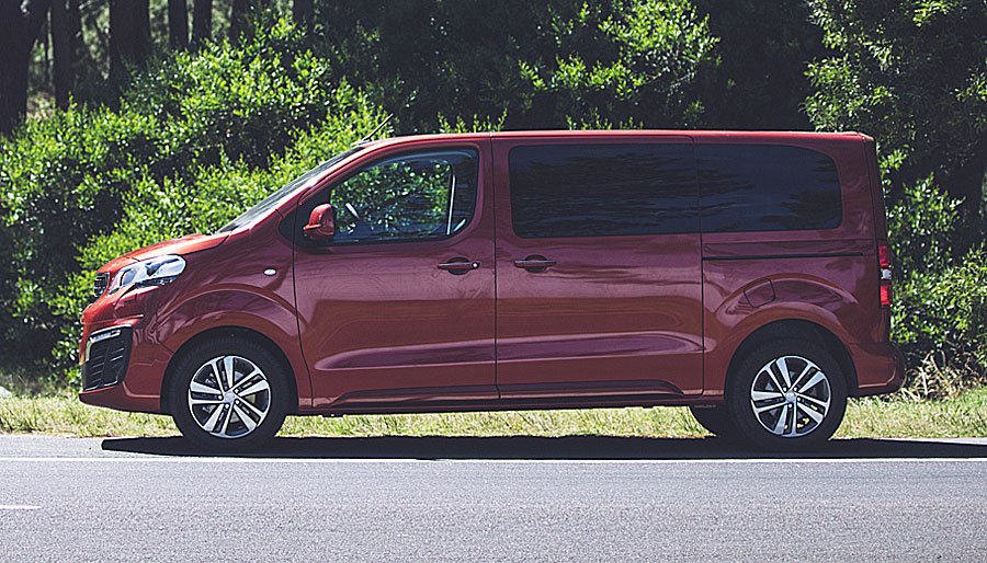 lanzamiento peugeot traveller