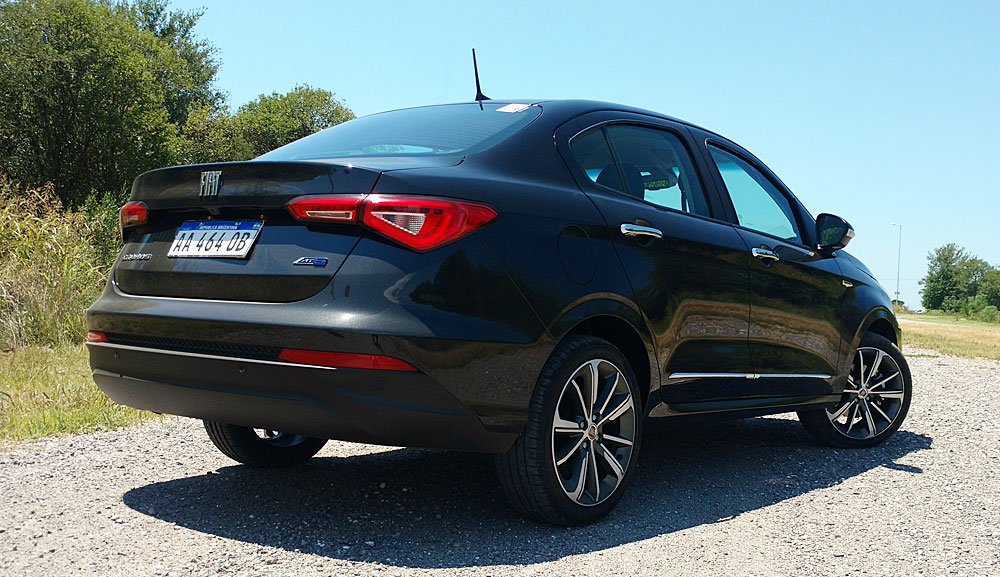 fiat cronos atras