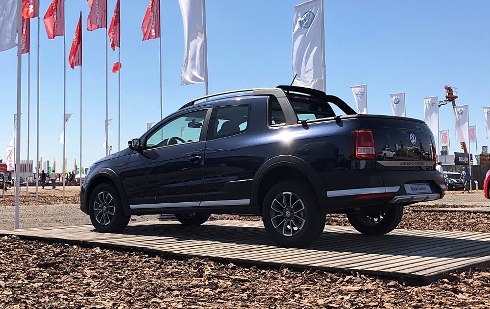 Volkswagen Saveiro 2019 atras