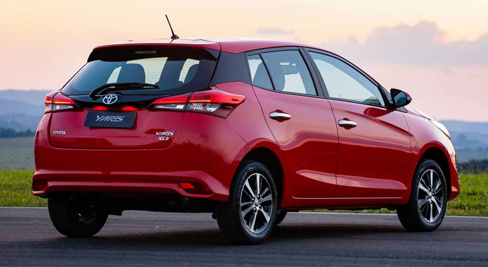 yaris atras