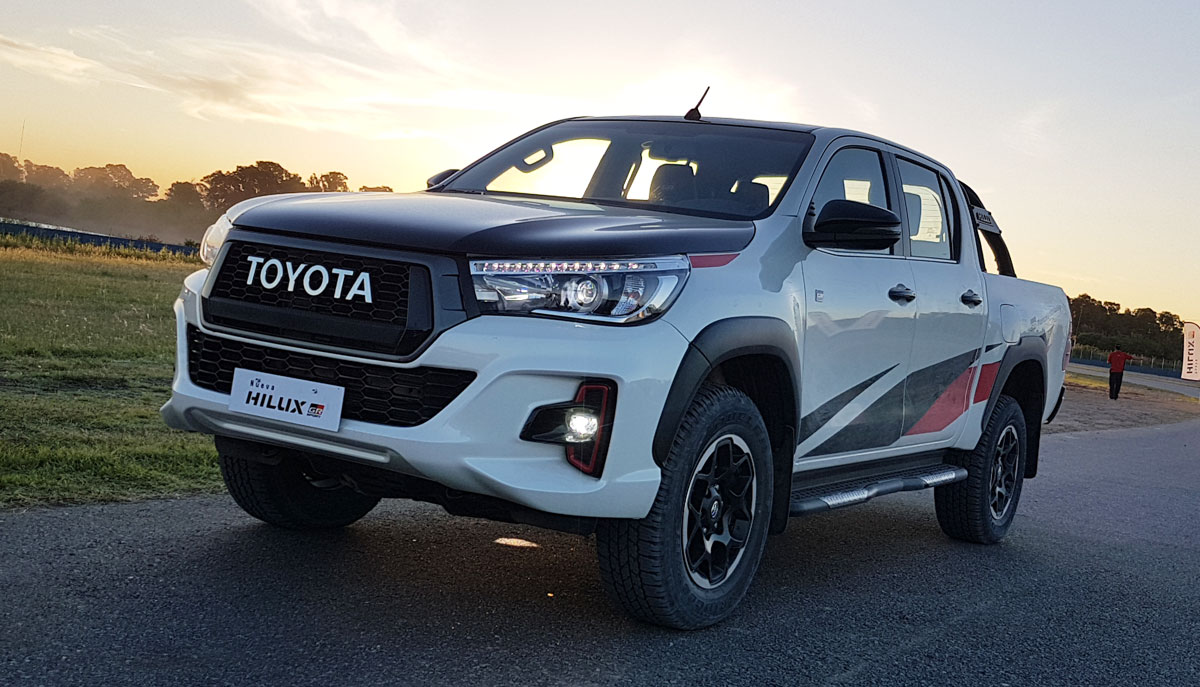 toyota hilux grs