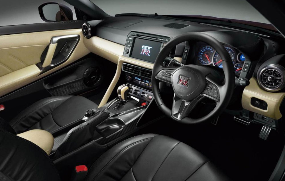 interior nissan gtr