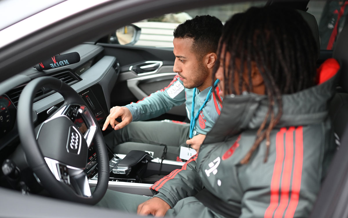Los jugadores del FC Bayern Munich probaron el Audi e-tron