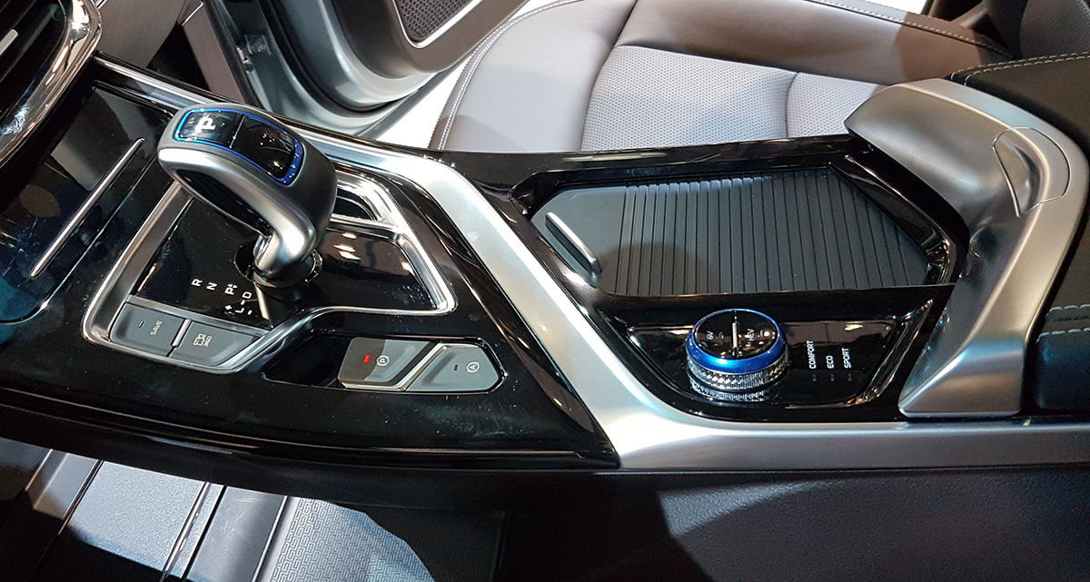 caja Geely SX11 MHEV