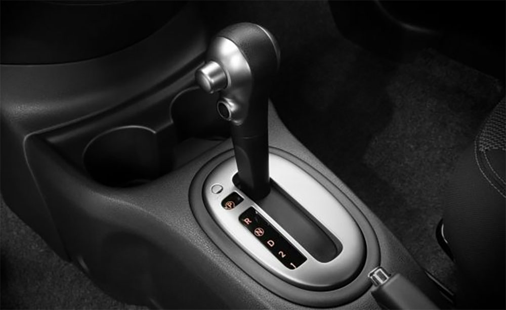 Nissan March Sense AT caja