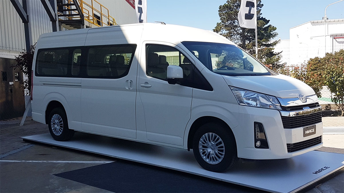 toyota hiace bus