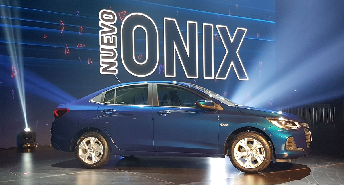 lateral chevrolet onix