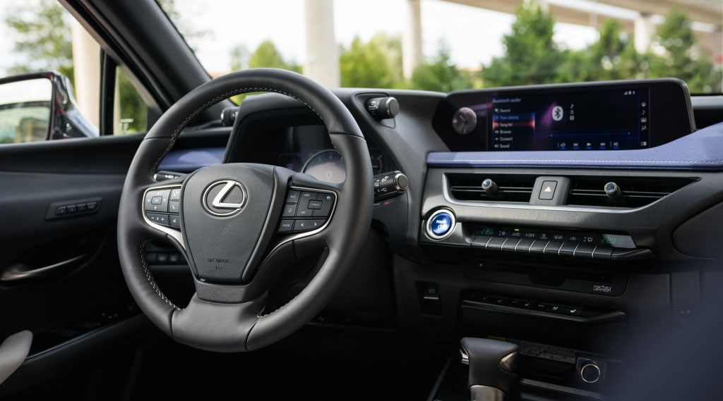 interior lexus uh
