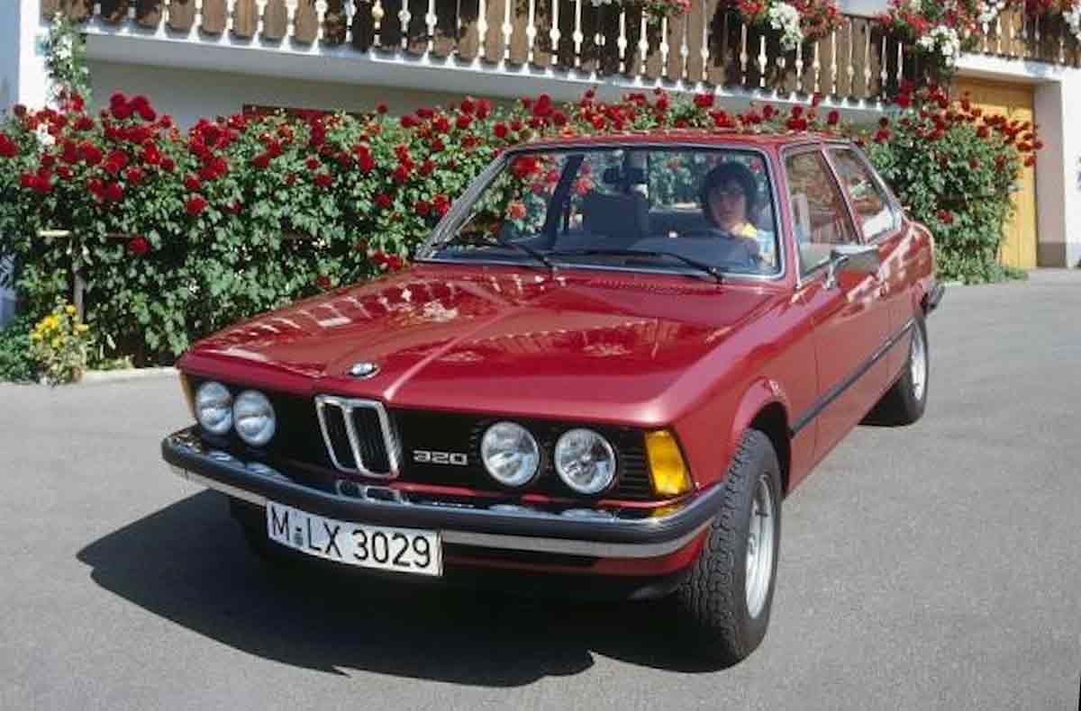 323