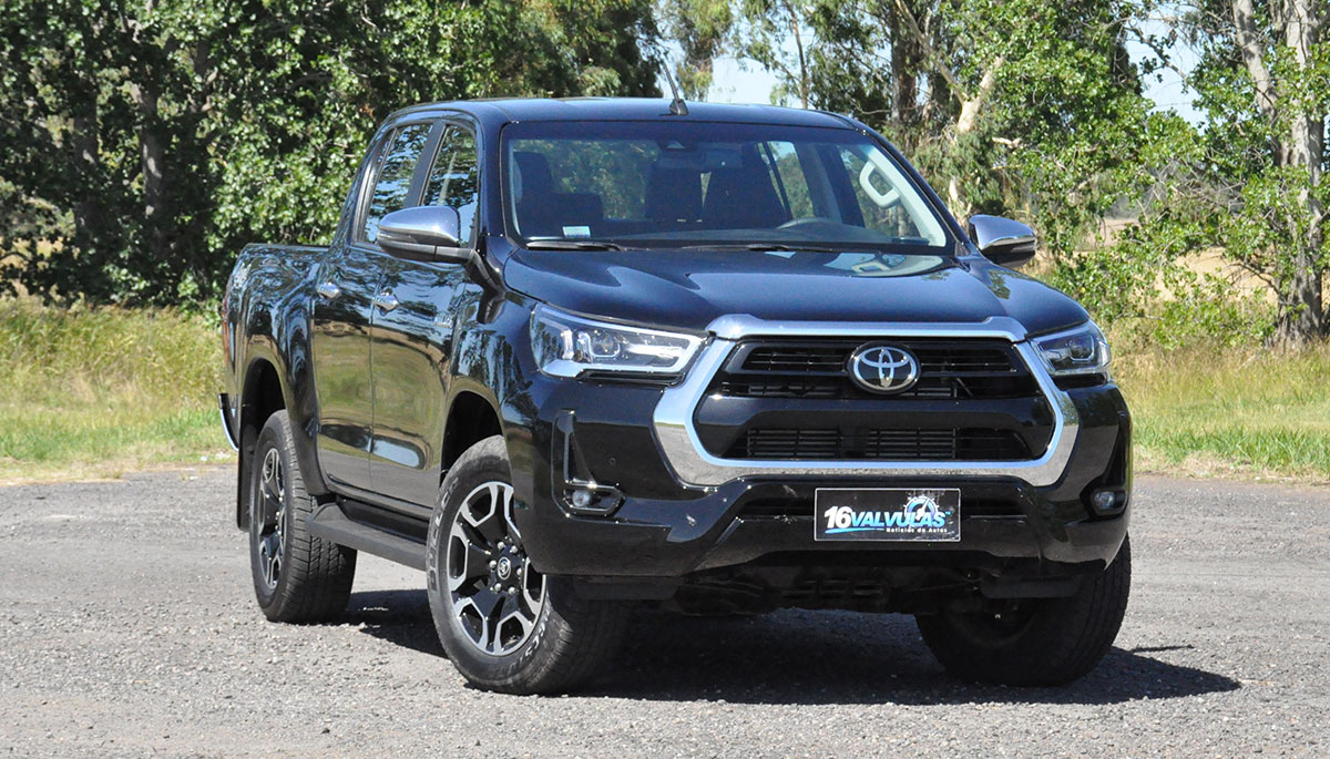 Test Drive nueva Toyota Hilux SRX 2.8 AT6 Cabina Doble 4×4 16 Valvulas
