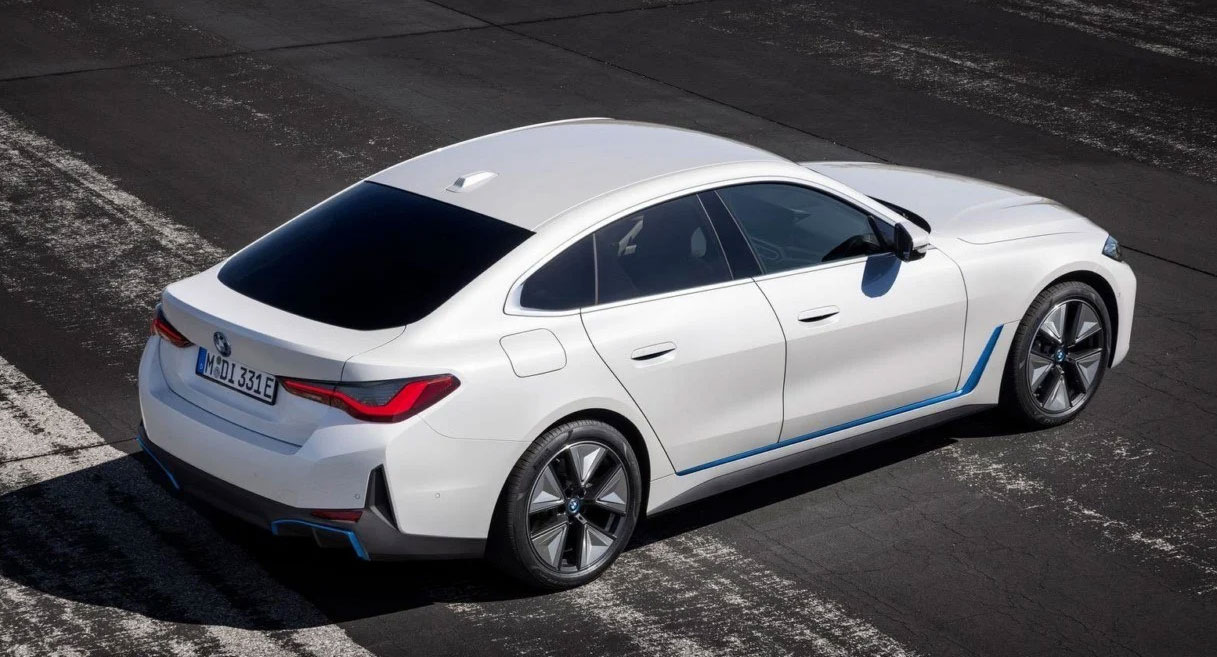 atras Nuevo BMW i4
