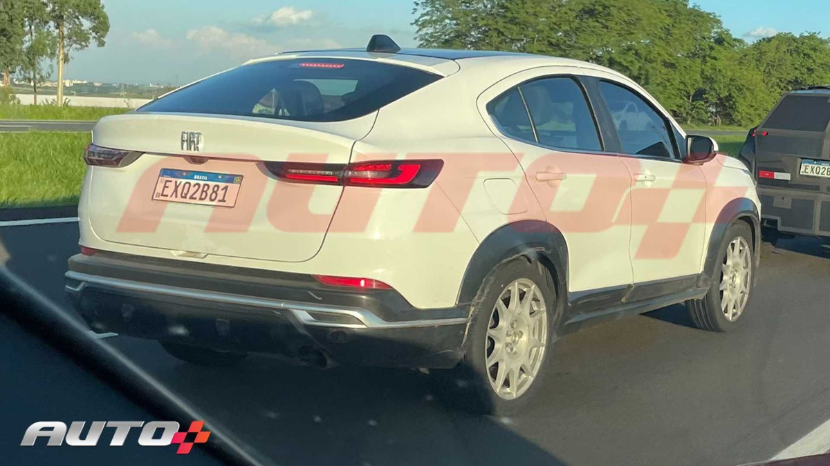 Fiat Fastback Abarth camuflado