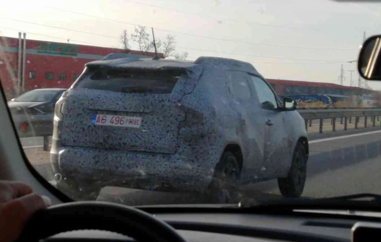 Dacia Duster camuflada