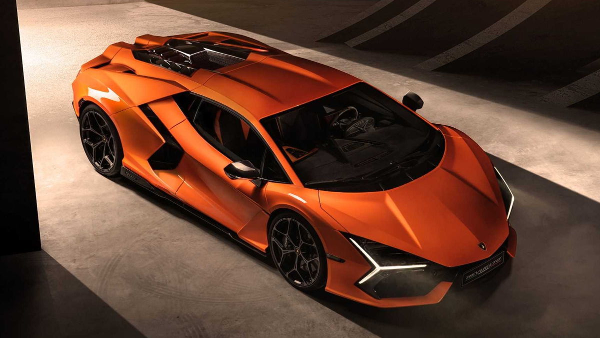 Lamborghini Revuelto 
