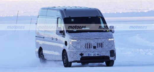 Renault Master E-Tech Electric camuflada