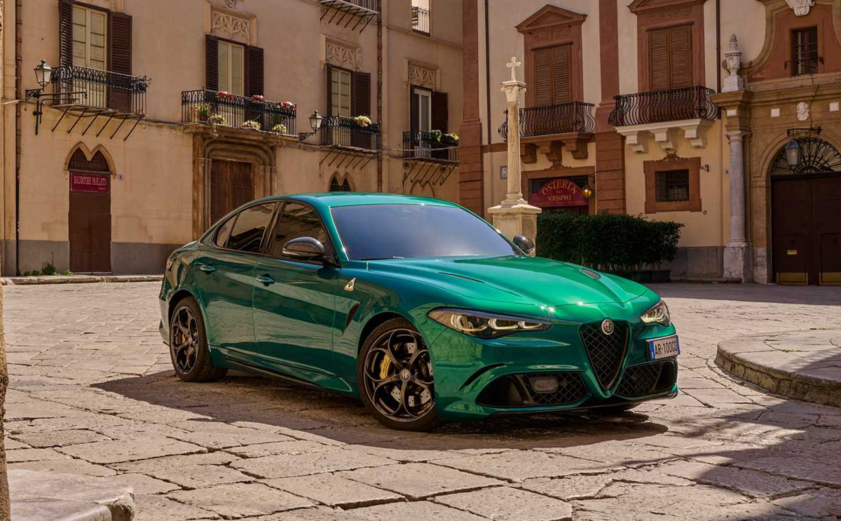 Alfa Romeo Giulia Quadrifoglio 100º aniversario