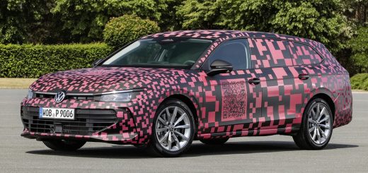 Volkswagen Passat Variant 2024 camuflada