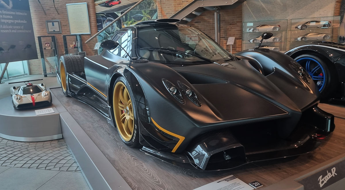 pagani zonda r