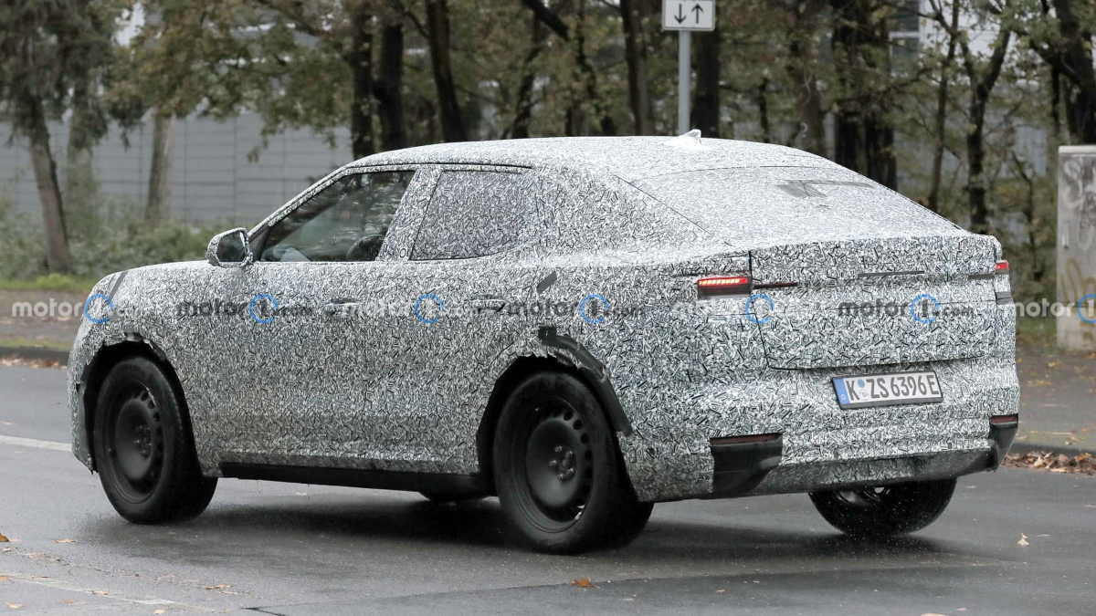 Ford Sport Crossover EV camuflado