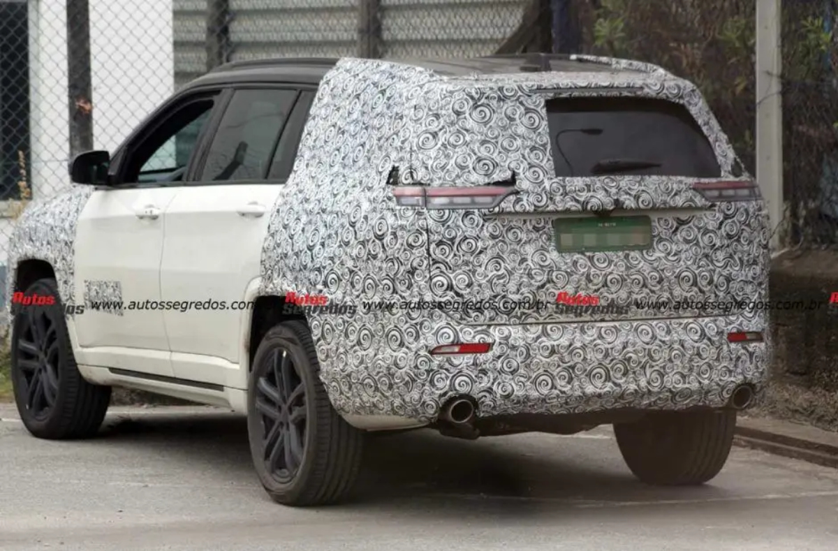 Jeep Commander Blackhawk camuflado 