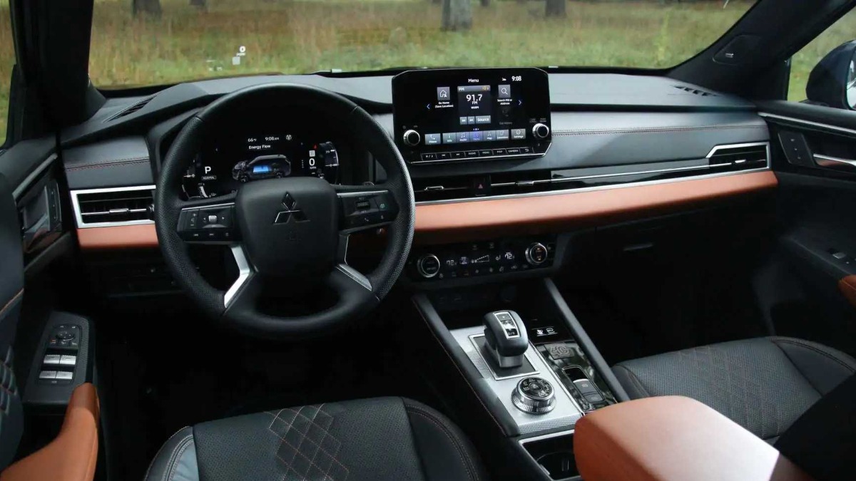 Mitsubishi Outlander PHEV teaser 