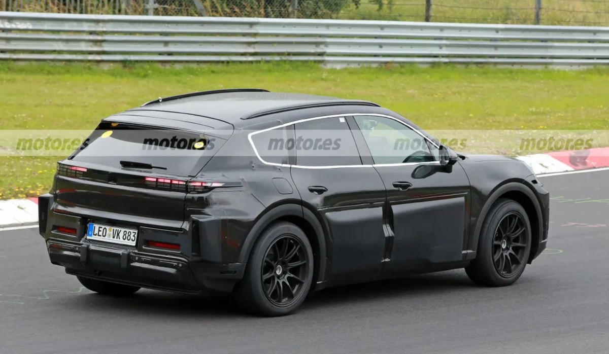 Porsche Cayenne 2027 camuflado