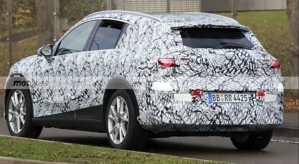 Mercedes-Benz GLA 2026 camuflado