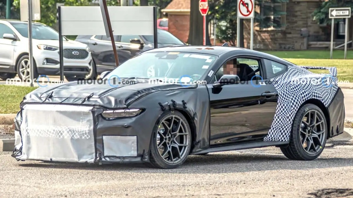Shelby GT500 camuflado