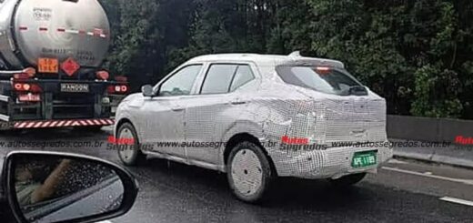 Nissan B-SUV camuflado BR