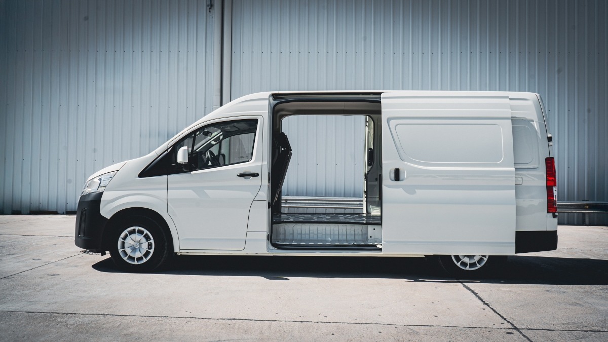 Toyota Hiace L2H2 Furgon