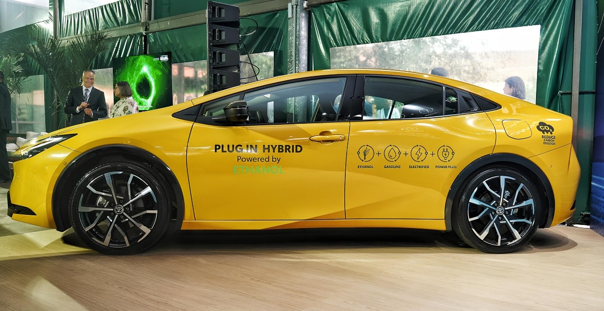 Toyota Prius PHEV flex fuel BR