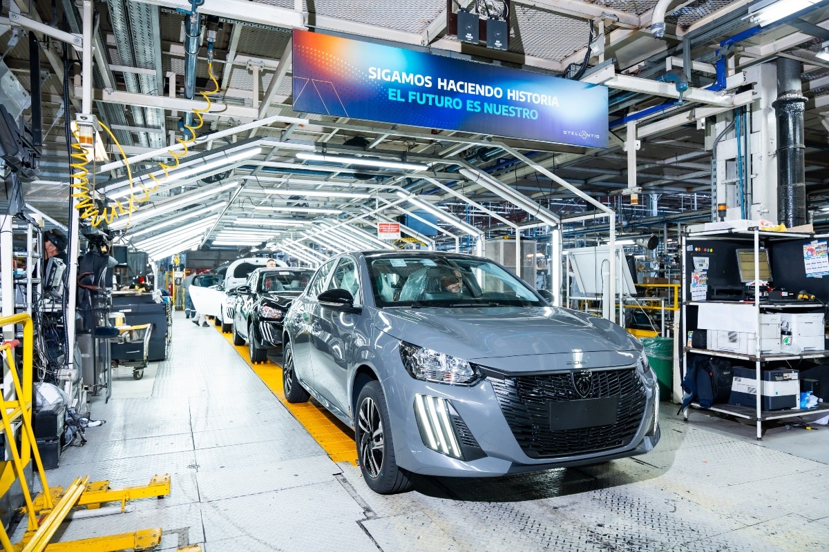Peugeot 208 BioHybrid producción