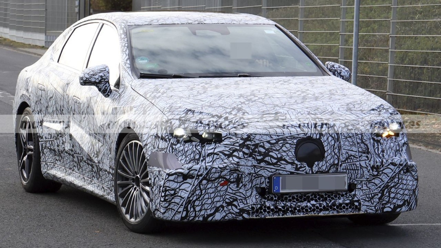 Mercedes-Benz Clase C EQ Technology camuflado