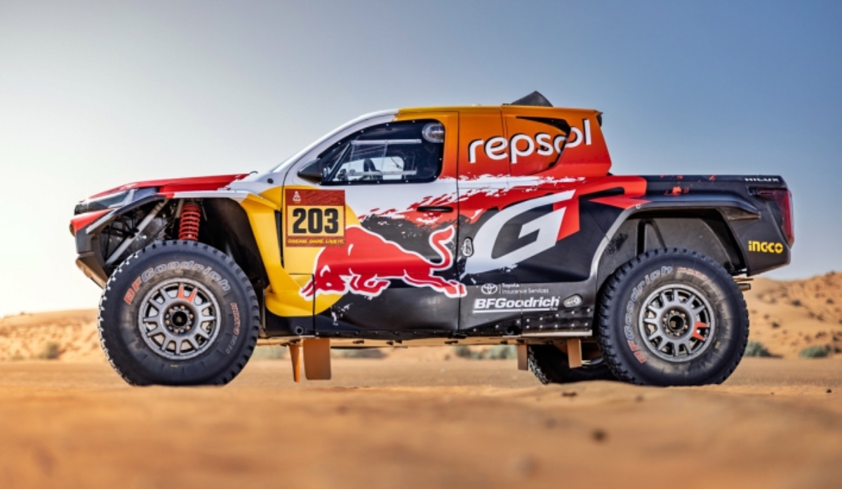 Toyota Hilux DKR 2026